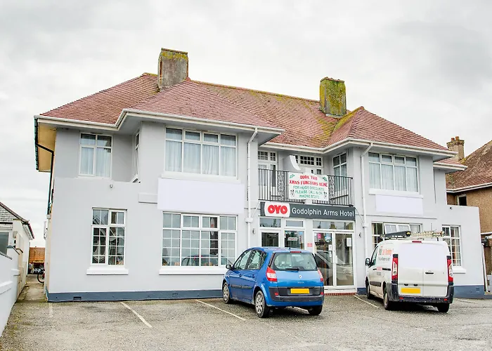Oyo Godolphin Arms Hotel