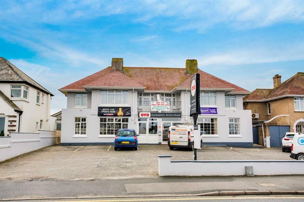 Hotel Oyo Godolphin Arms