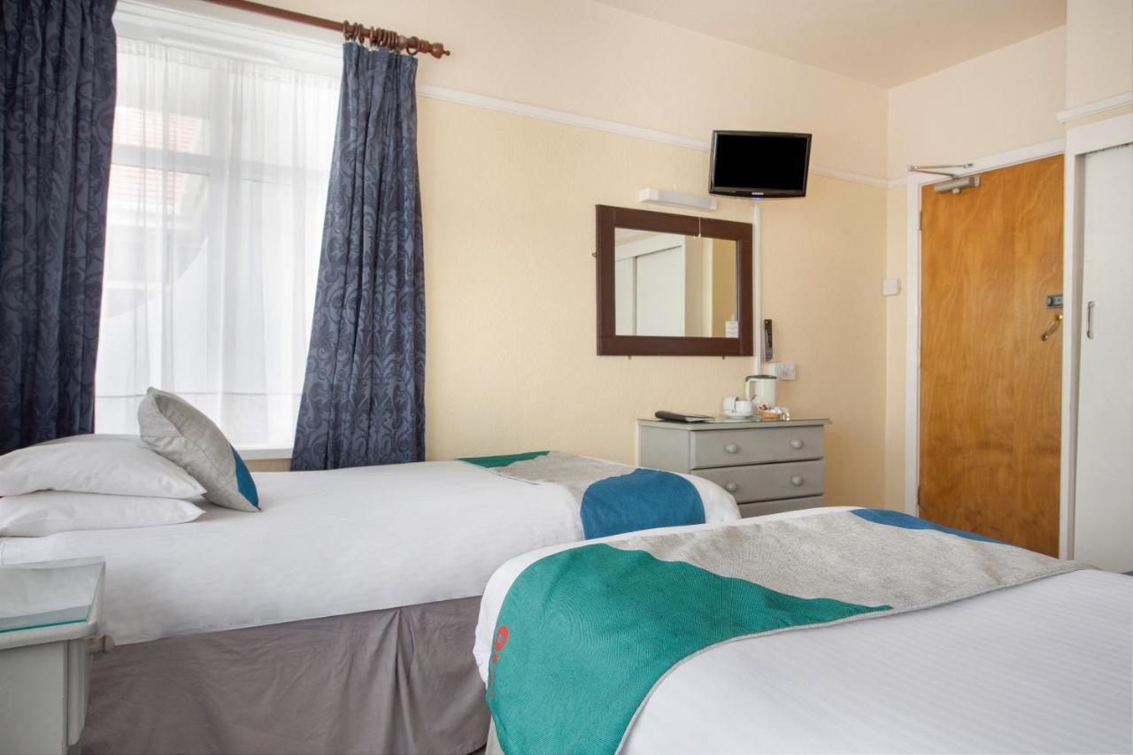 Oyo Godolphin Arms Hotel