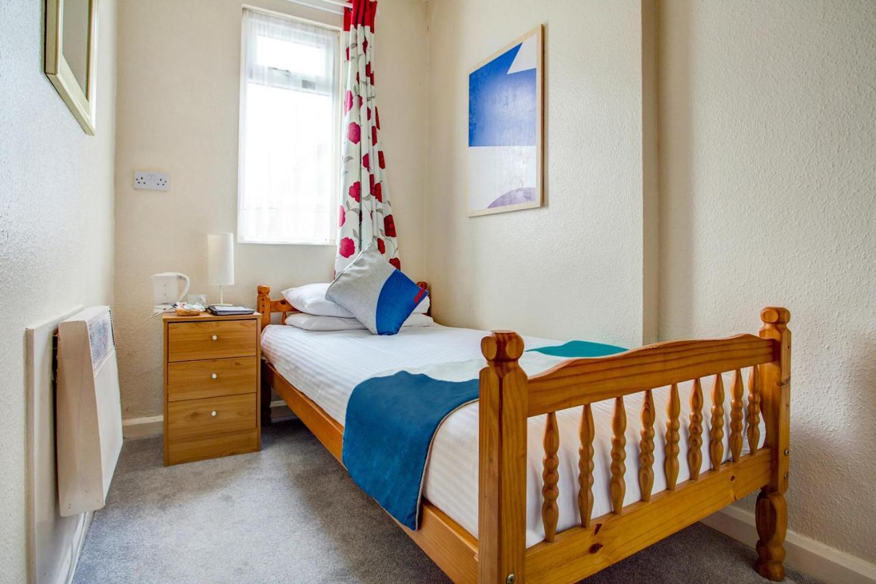 Oyo Godolphin Arms Hotel 3*