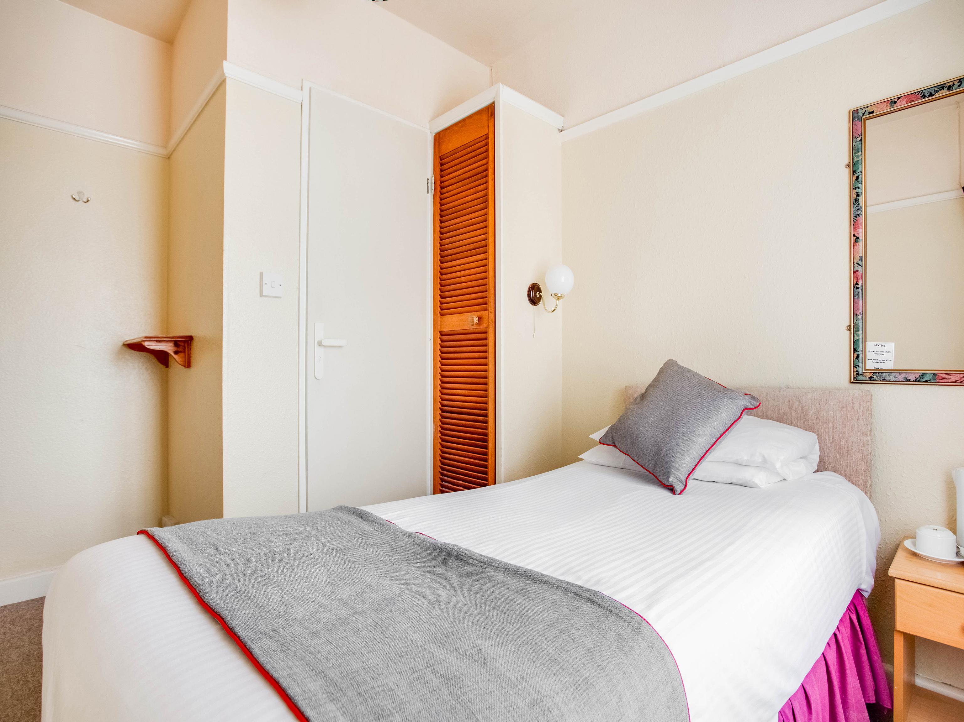 Hotel Oyo Godolphin Arms