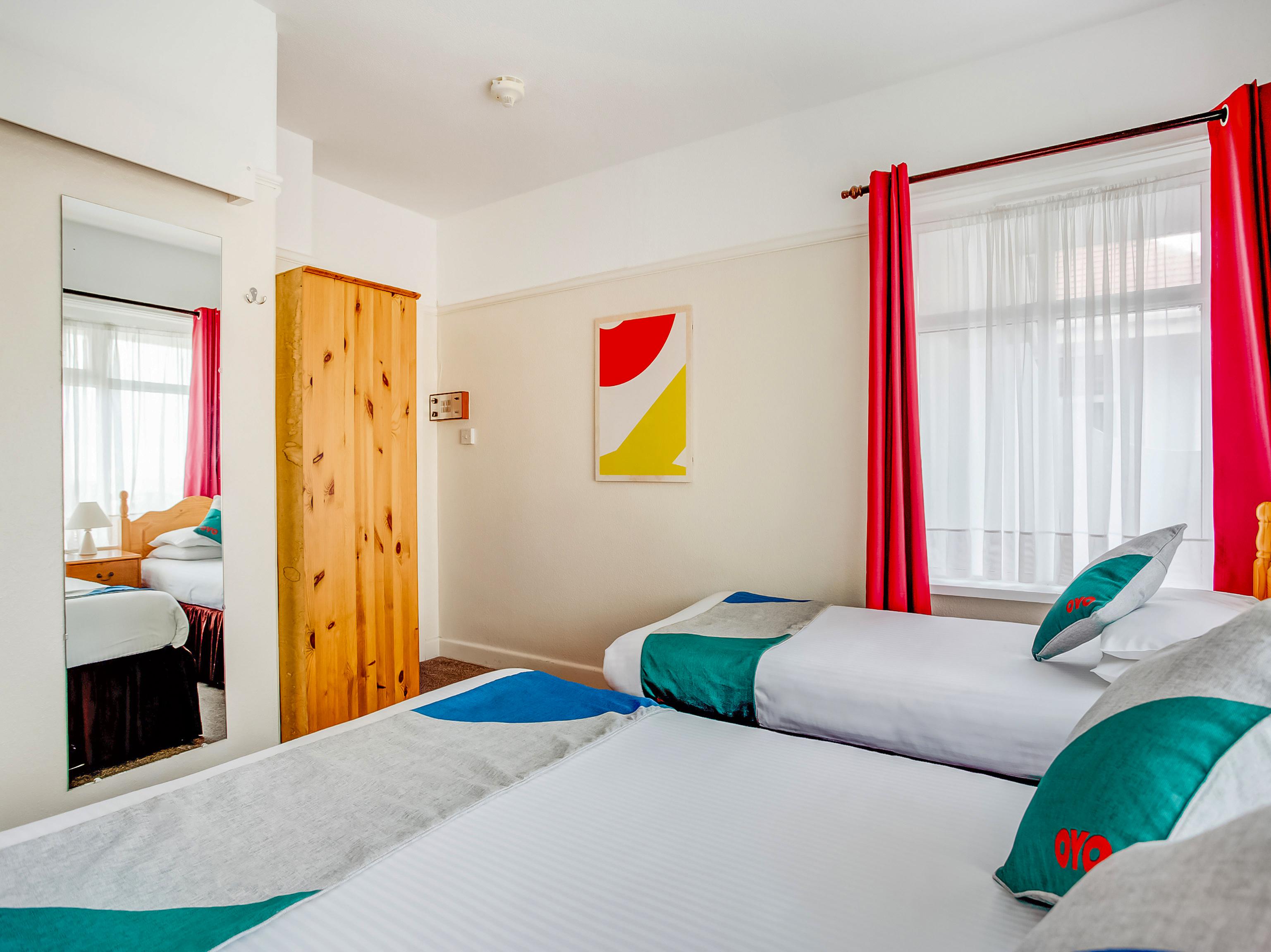 Oyo Godolphin Arms Hotel