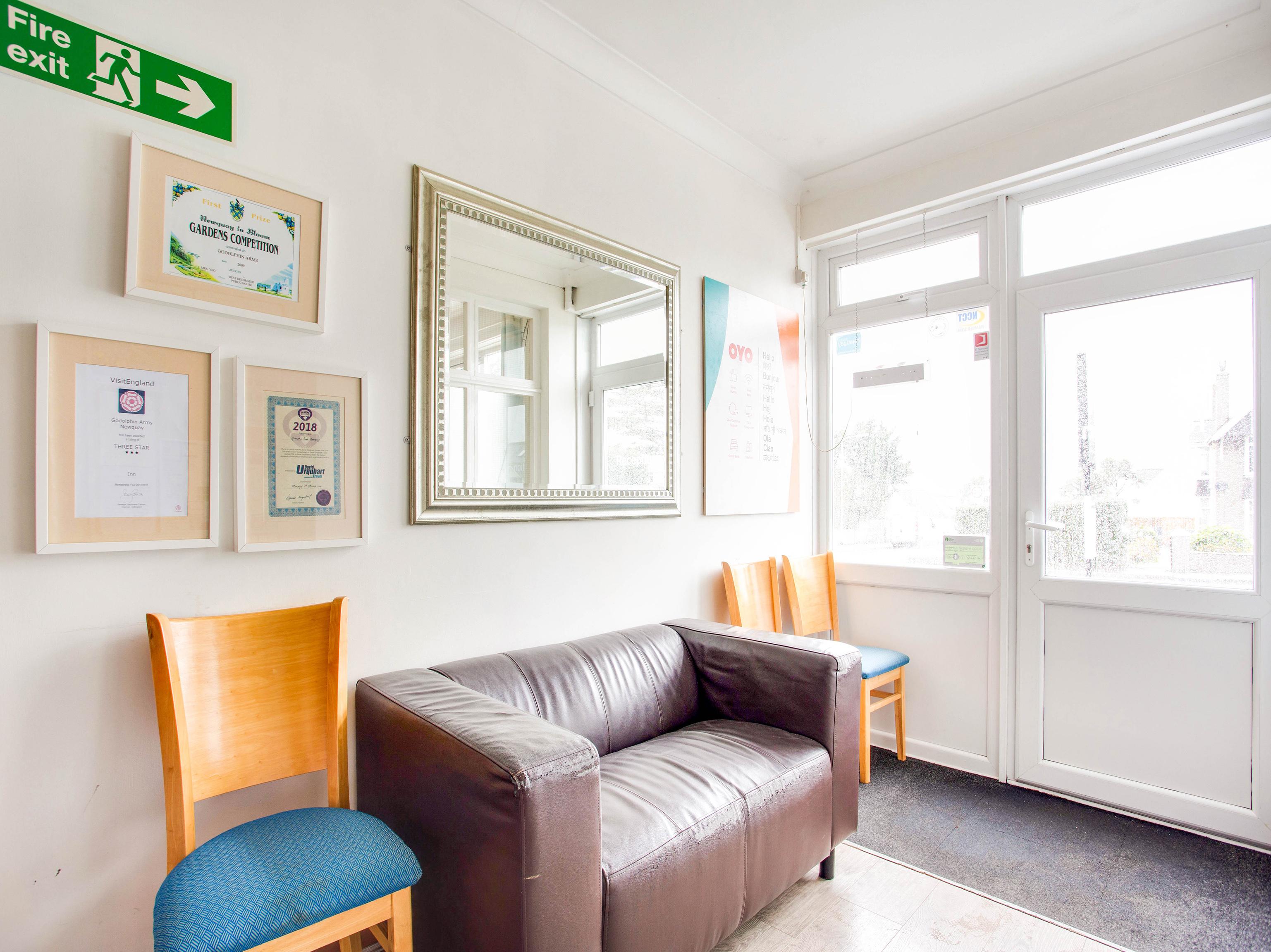 Oyo Godolphin Arms Hotel